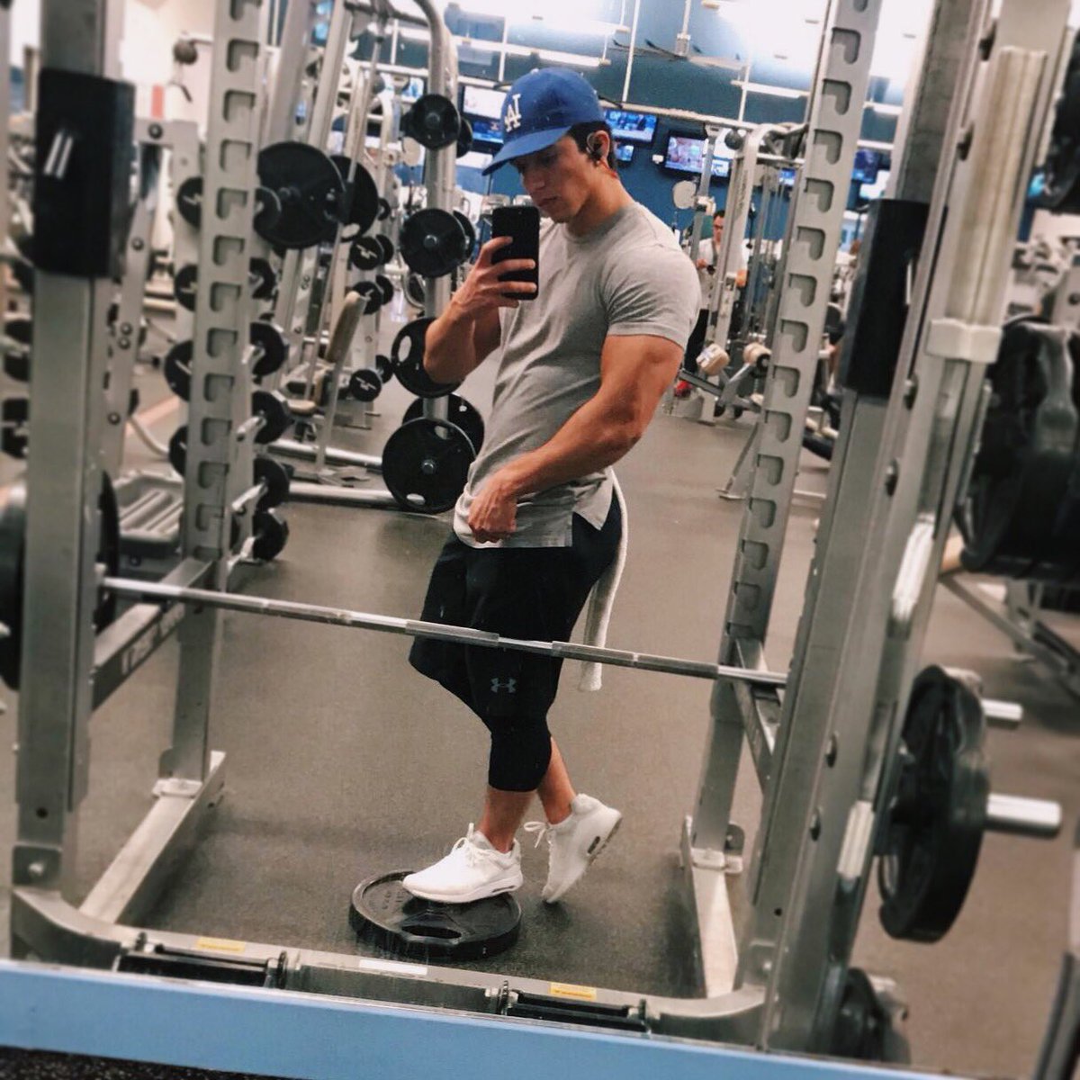 kevgofit's tweet photo. All that Christmas eating calls for some serious dieting now 😅
Snapchat: KEVGOFIT 👻
https://t.co/uVbKU9hxdM https://t.co/BIDKkfJm9k