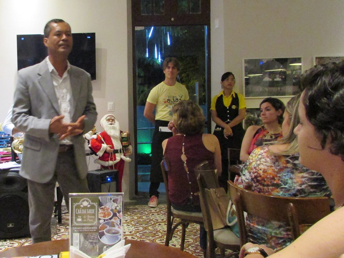 ColunaPE's tweet image. Confira as fotos do nosso lançamento que ocorreu no dia 21, na Livraria da Praça.🎉😲👏👌#RevistaColunaPernambucana #Lançamento #LivrariadaPraça