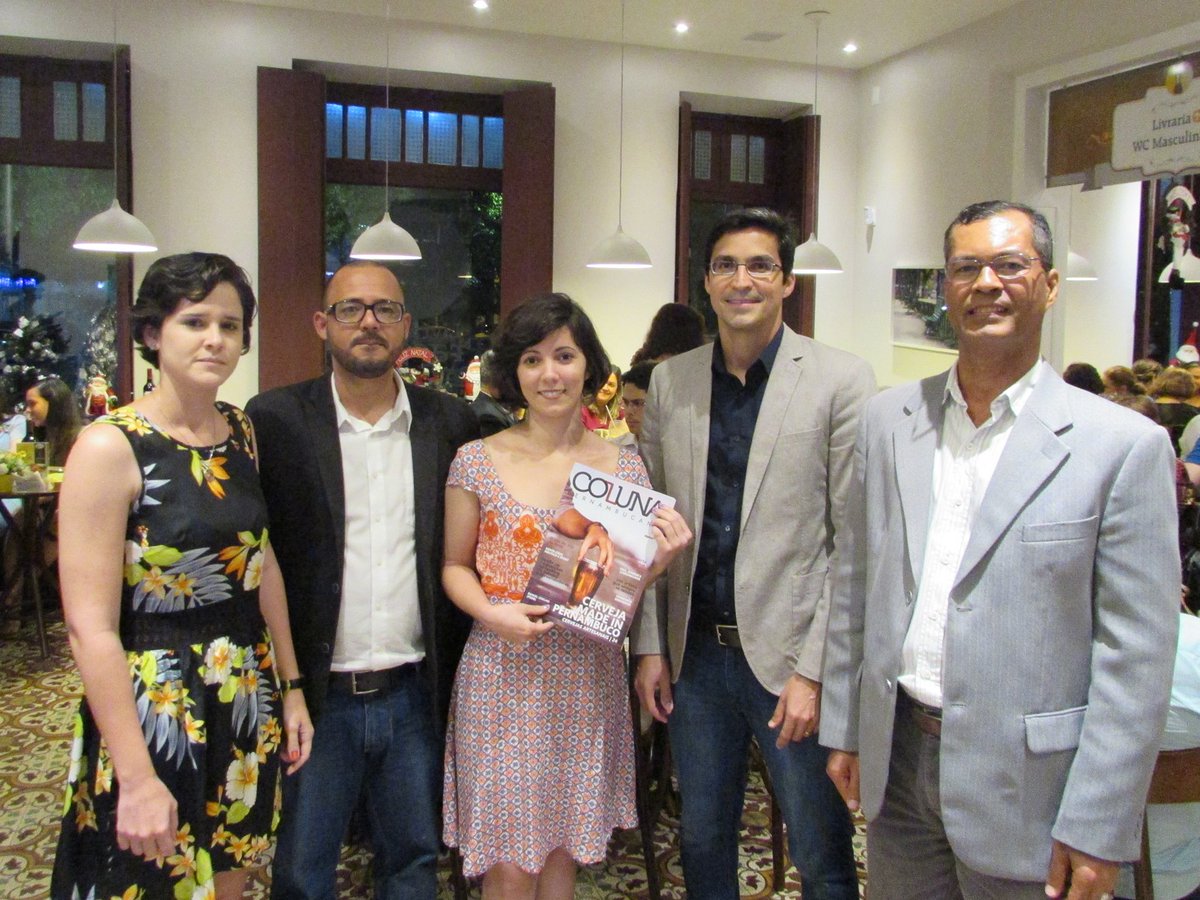 ColunaPE's tweet image. Confira as fotos do nosso lançamento que ocorreu no dia 21, na Livraria da Praça.🎉😲👏👌#RevistaColunaPernambucana #Lançamento #LivrariadaPraça