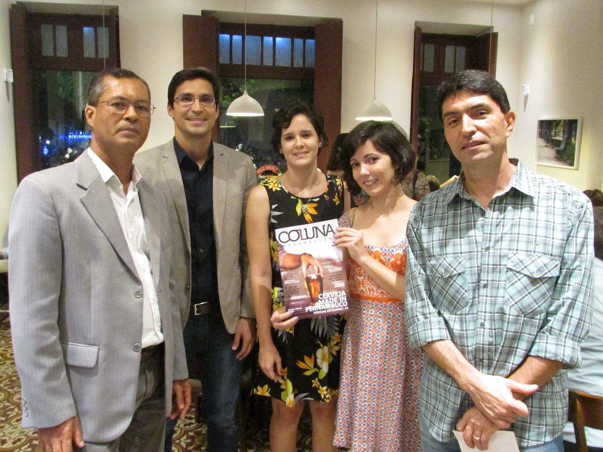 ColunaPE's tweet image. Confira as fotos do nosso lançamento que ocorreu no dia 21, na Livraria da Praça.🎉😲👏👌#RevistaColunaPernambucana #Lançamento #LivrariadaPraça