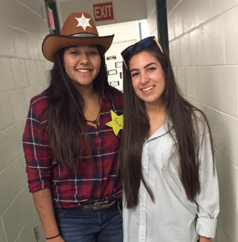 Emly_h's tweet photo. Hope your birthday has been as sick as you Sam!💜Can't wait to see you 🎉 🎊 https://t.co/afGu6mxUcY