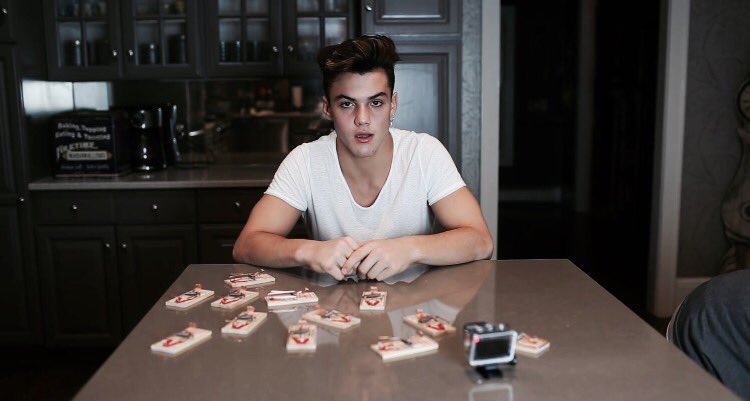 dndjiwiwjdjdj's tweet photo. gray's fluffy hair appreciation post :) https://t.co/DCYwMmzVZC