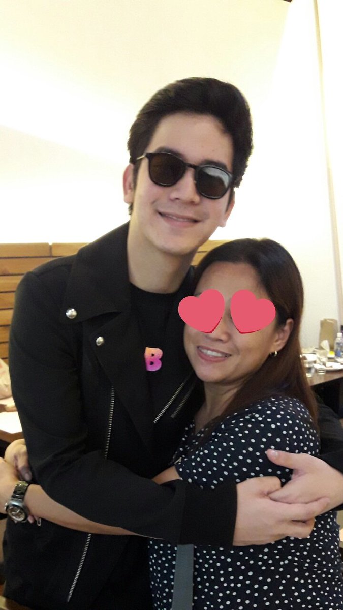 MoralesWheng's tweet photo. supporting our Joshua @iamjoshuagarcia 
#VinceandKathandJames https://t.co/a2uHgSypbz