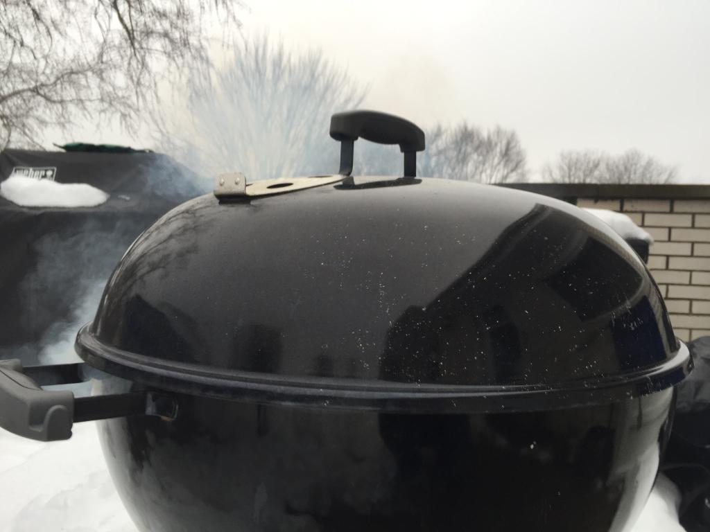 LIKE if you are a #365griller! Get our top 5 tips for cold weather grilling here: Wbr.gr/601583gpU. #WeberGrills
