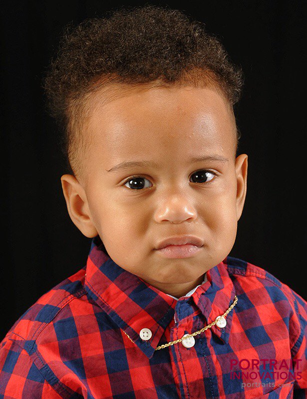 Niecey___'s tweet photo. Who child is this man https://t.co/HegpWTi0Th