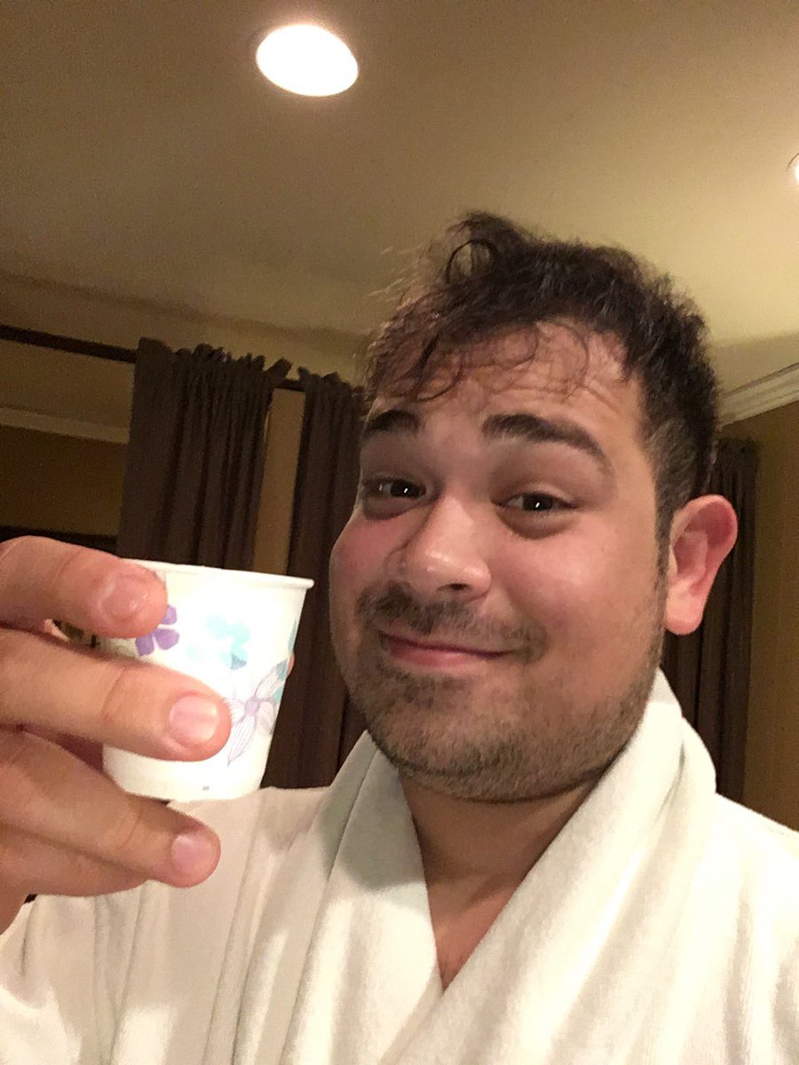 Hi5Massage's tweet photo. Just had a great massage, enjoying my day off in style @burbankspa Cheers! #lemonwater #spaday #treatyourself #relaxbetter #badhairdontcare https://t.co/UE8I3QEa0W