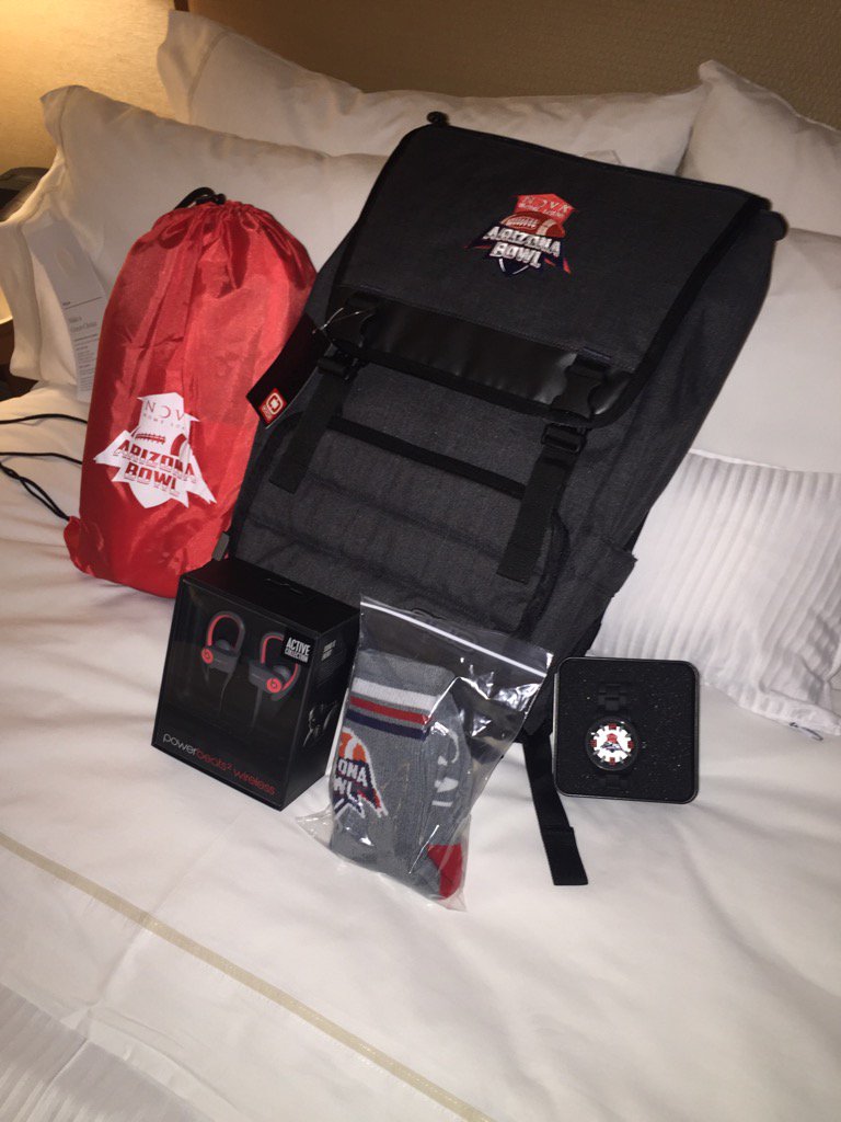 USA_FB_Equip's tweet image. Thank you @novaAZBOWL for your great hospitality. Our players are going to love this town....#JagNation!!!