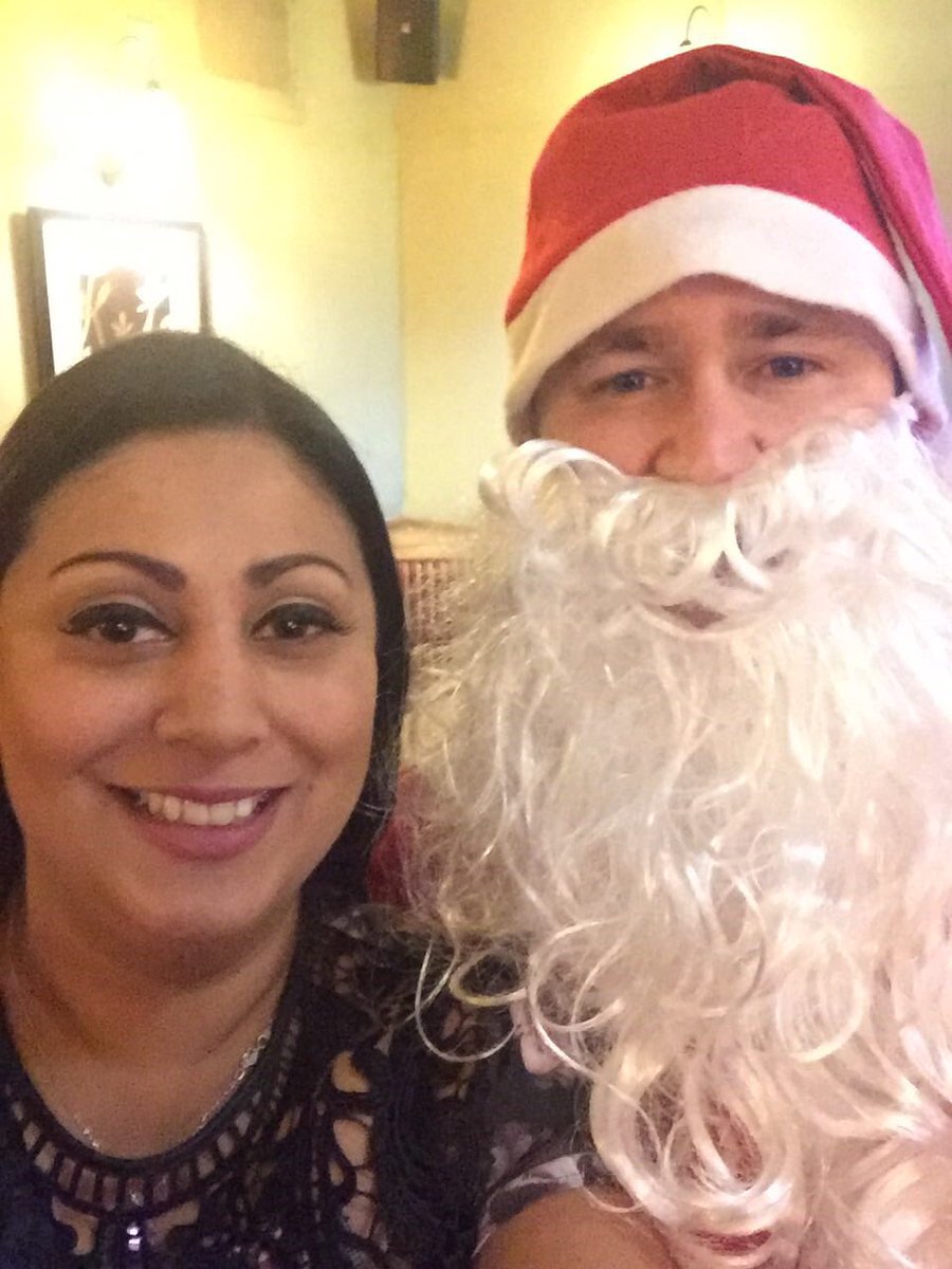 Our DGM Brian dressed up as Santa and handed the kids Christmas crackers and made their day🎄☃<a href="/anoushadabeea/">Noush</a> <a href="/alastairhope/">Alastair Hope</a> <a href="/WeAreSUGM/">WeAreSUGM</a>