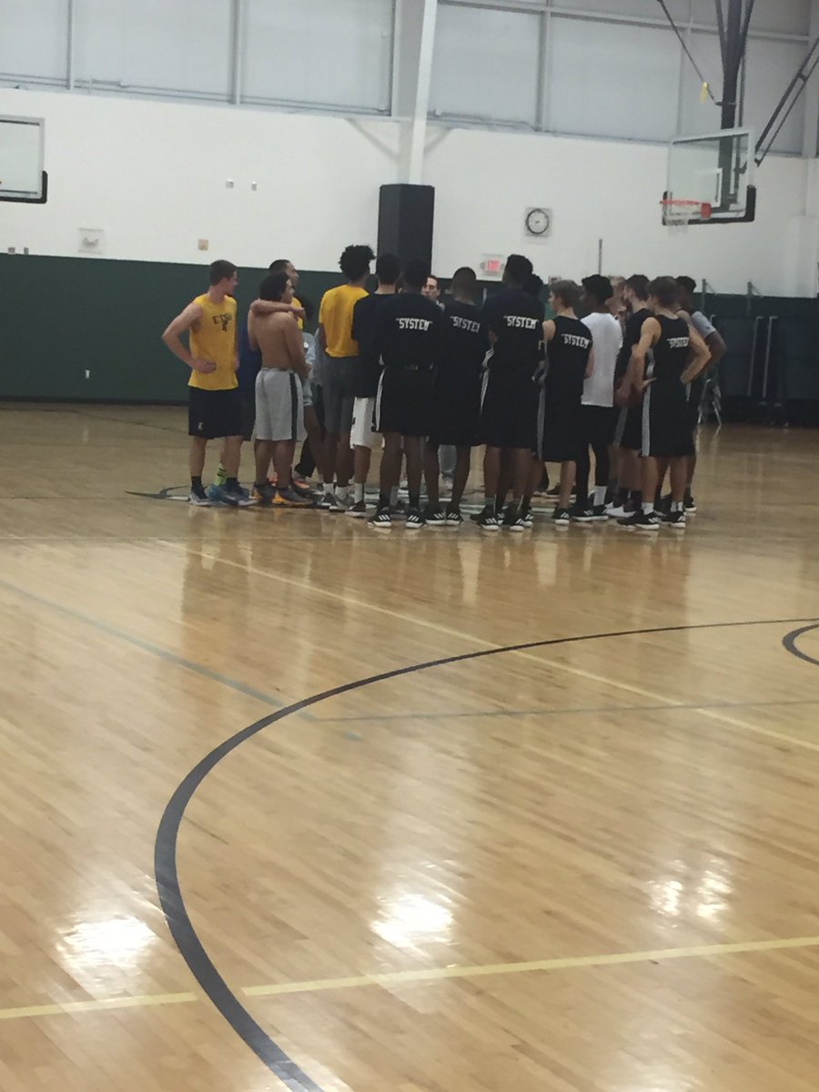 rickyhowell5's tweet image. Coach Boydstone back in Knoxville with his current team the Runnin' Raiders and former players from Carter! #System #EastPaulding #CoachB 🏀