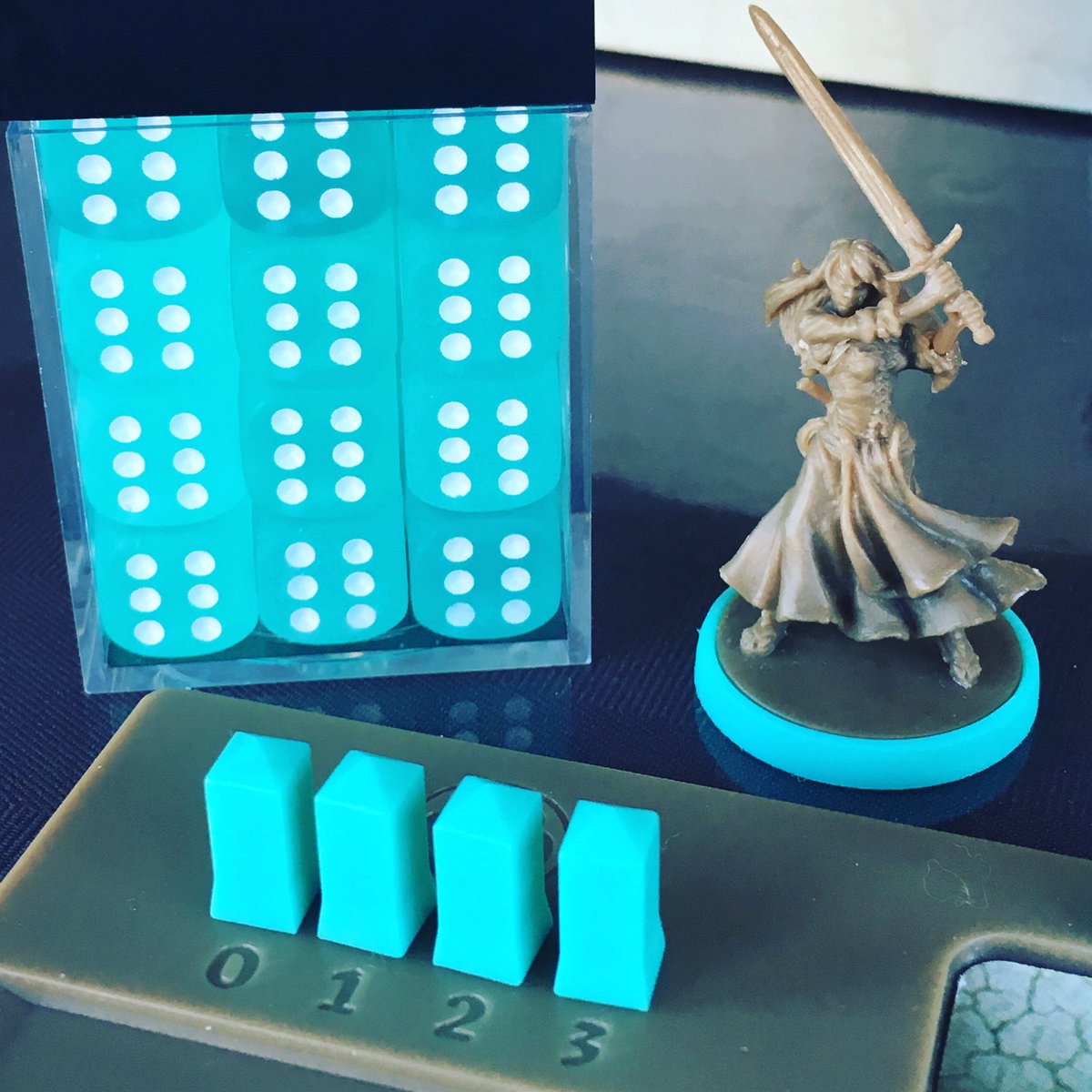 pippinninn's tweet photo. Turquoise like a boss! #zombiecide #prettydice #boxingdayfestivities @Baginsses https://t.co/CUz5FvIYNF