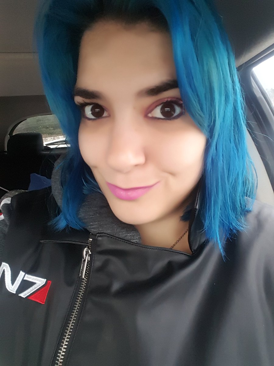 tavybear26's tweet image. I love my jacket so much #masseffect #commandershepherd