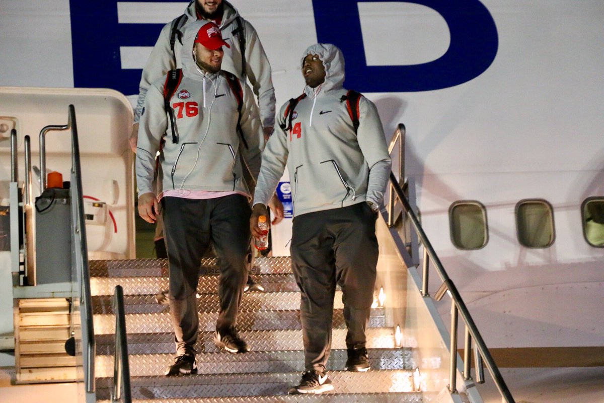 Fiesta_Bowl's tweet photo. ✈️@OhioStateFB has touched down @PHXSkyHarbor. Welcome back to Arizona, Buckeyes! 🌵 https://t.co/SjfjBEd3Zs