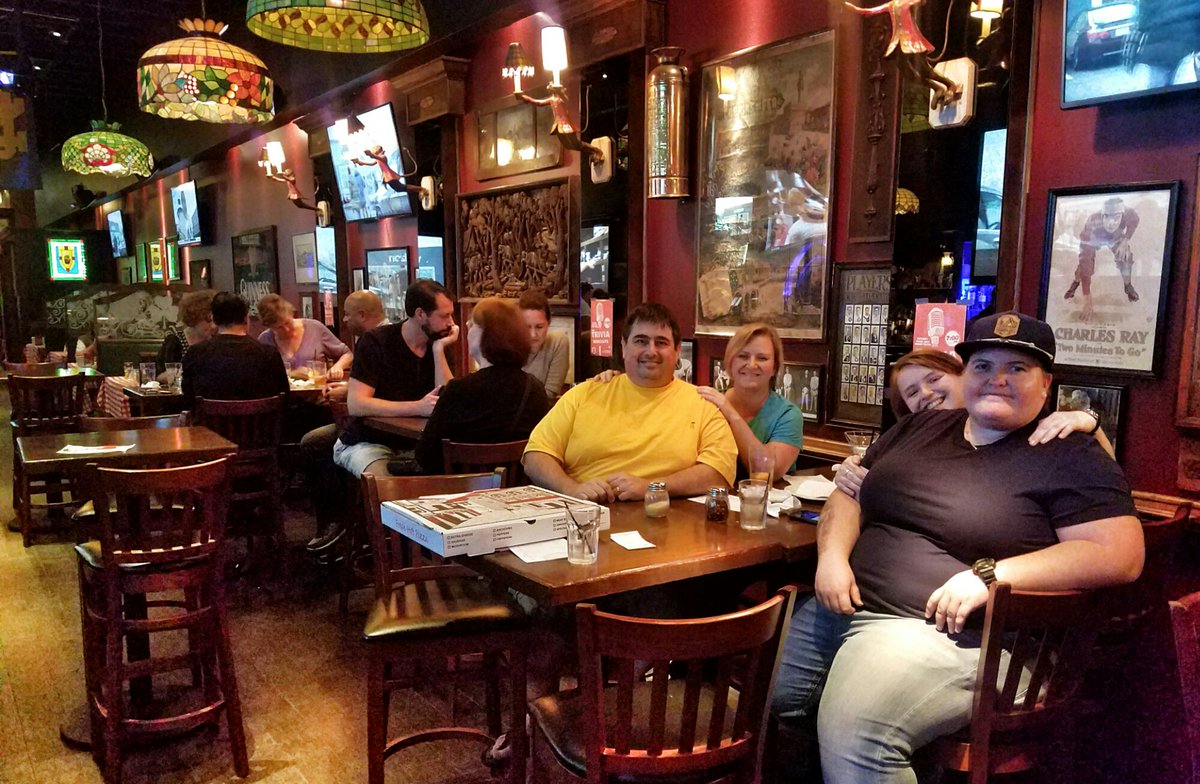 aGuyonClematis's tweet image. Team #MileZero wins another Monday trivia at Dorrian's  - aguyonclematis.com/2016/12/team-m…