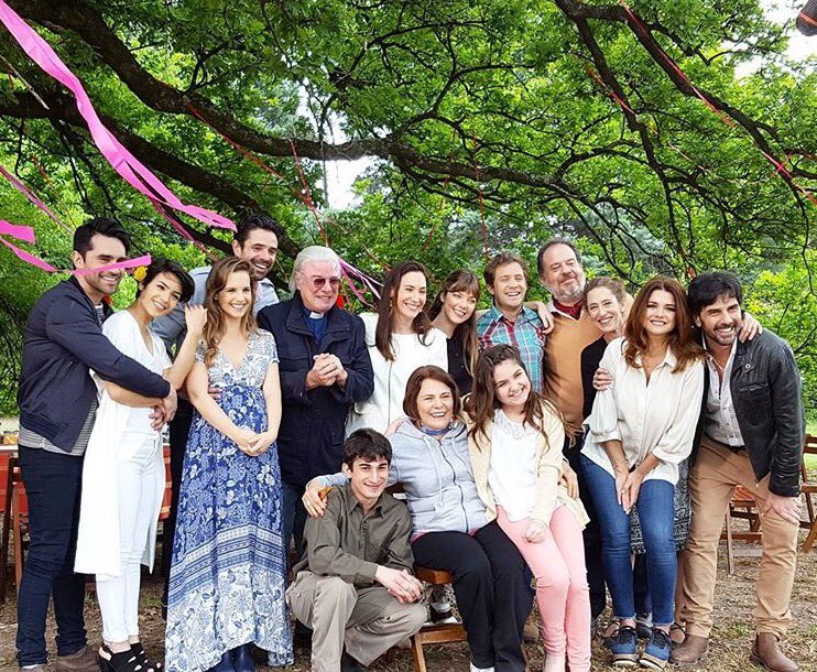 lourrdeesss's tweet photo. gracias por tanto! Gracias por cada noche compartida! 💛💛💛 el mejor elenco y la mejor novela!🙌 @darthesjuan1 @araceli_g https://t.co/1sCNVI7DMe