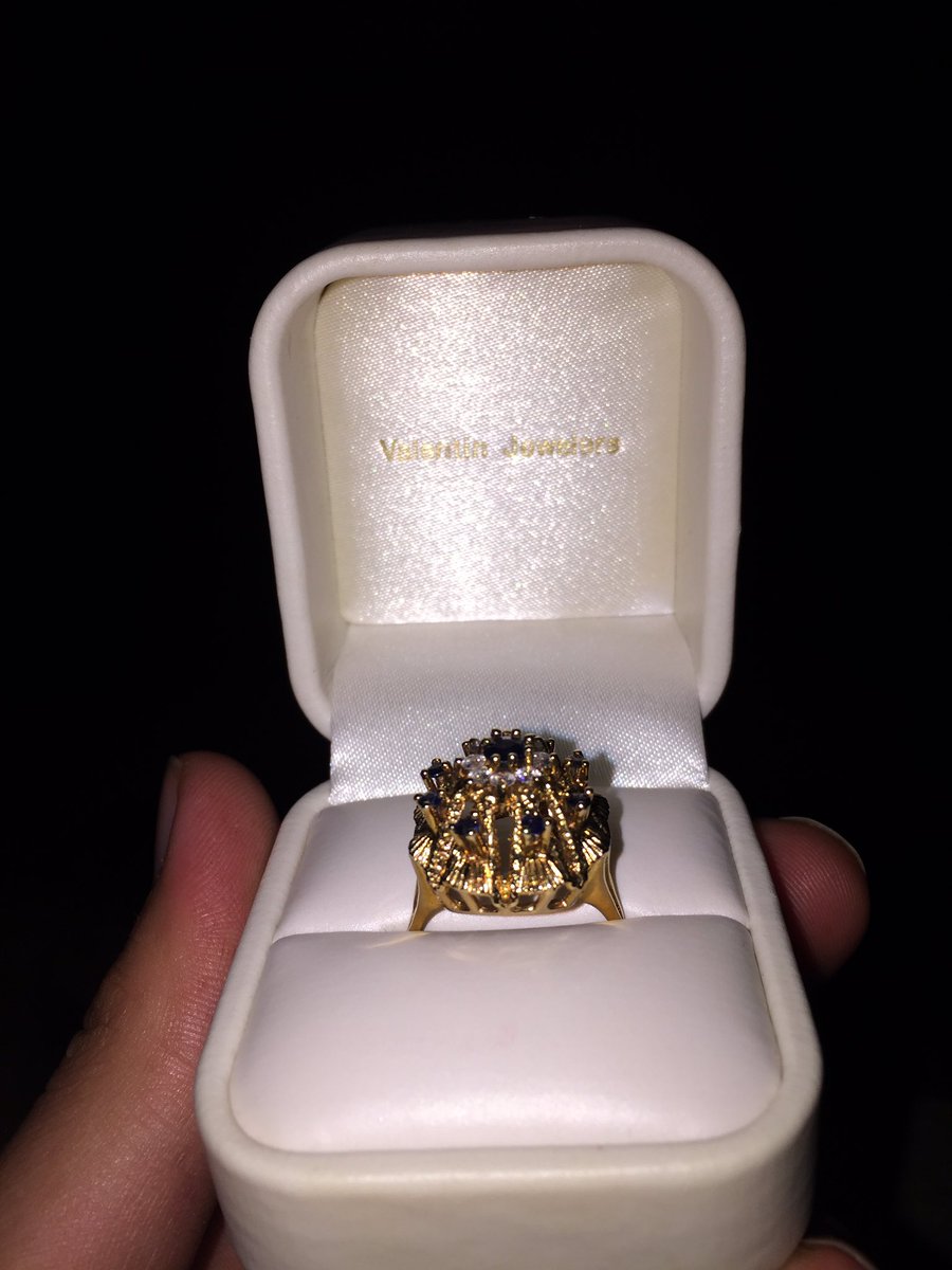 Le_sanchezz's tweet photo. Grandpa: "I bought that for your grandmother 40 years ago"
what was the occasion?
Grandpa: "I just loved her"
😭😭😭 https://t.co/96qrUvnmSI