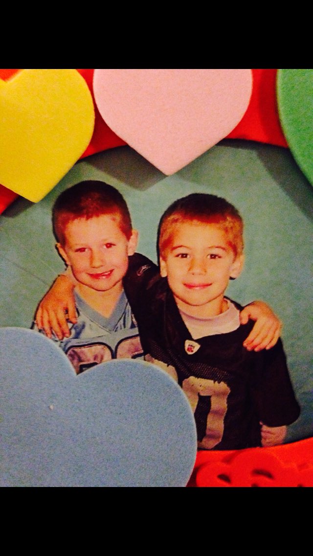 45972075d's tweet photo. We were so innocent what happened lol 🤘🏽 https://t.co/seb4dbgXsa