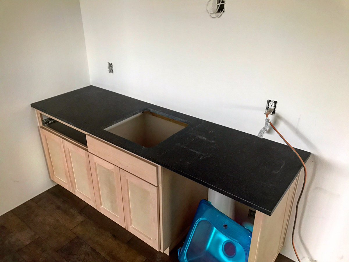 CrowleysGranite's tweet photo. Another great looking counter going in. #pdx #newcounters #slab #crowleysgranite https://t.co/5GY2gZS40z