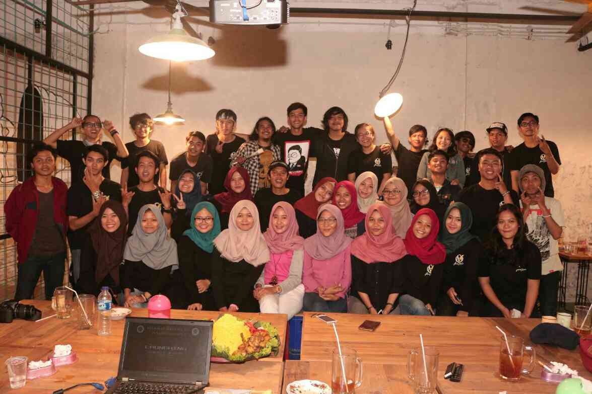 Oh iya kemarin kita baru aja ngerayain pennaversary yang ke 3th. Semoga kami cepat besar dan lbh baik ya :)