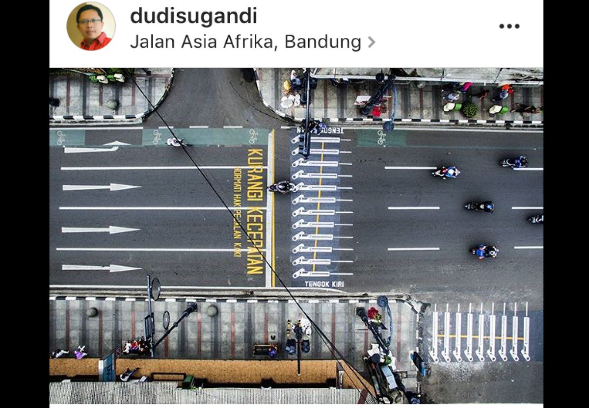 ridwankamil's tweet photo. Utk melawan pemotor yg sering langgar aturan lalin, Zebra cross di Kota Bandung didesain ulang untuk lebih komunikatif. https://t.co/eKQd8AOaBf