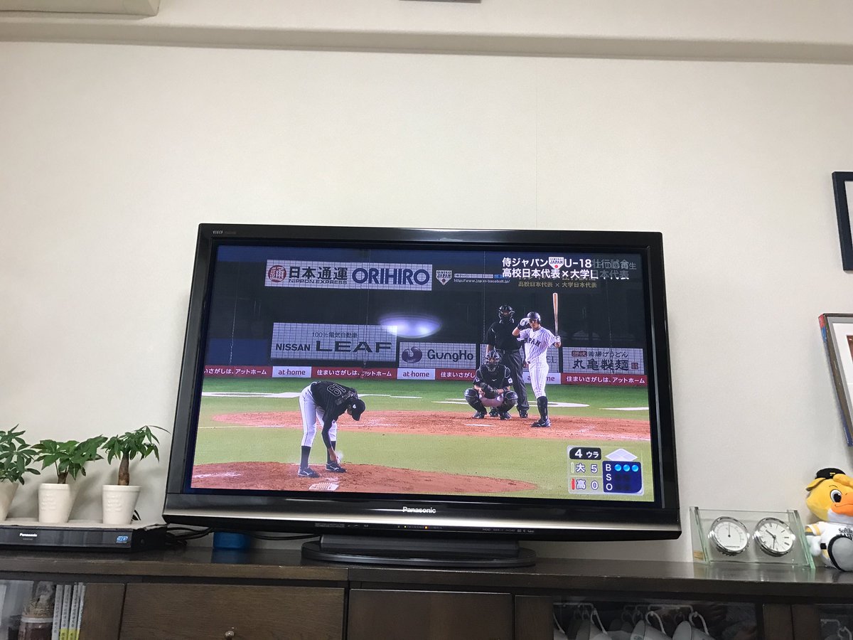 krbaseball910's tweet photo. おはようございます！

朝から藤平は爆睡。。
起きてくれ~🐔

成輝と壮行試合見てます👌🏿 https://t.co/5khO1EE23k