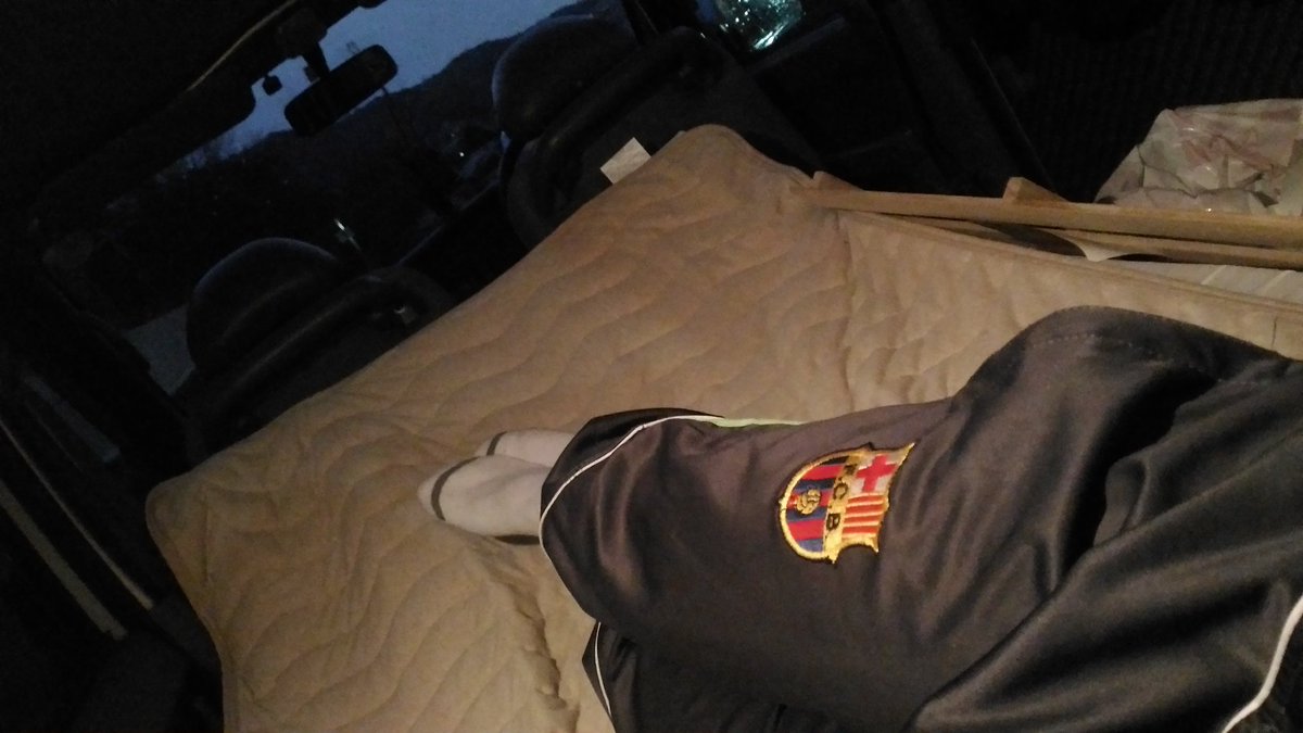 こう No Twitter 今日ニトリで低反発マットレス買ってきたから 高反発マットレスの上に敷いてる 誰か一緒にカーセックス車中泊旅行行こうよ