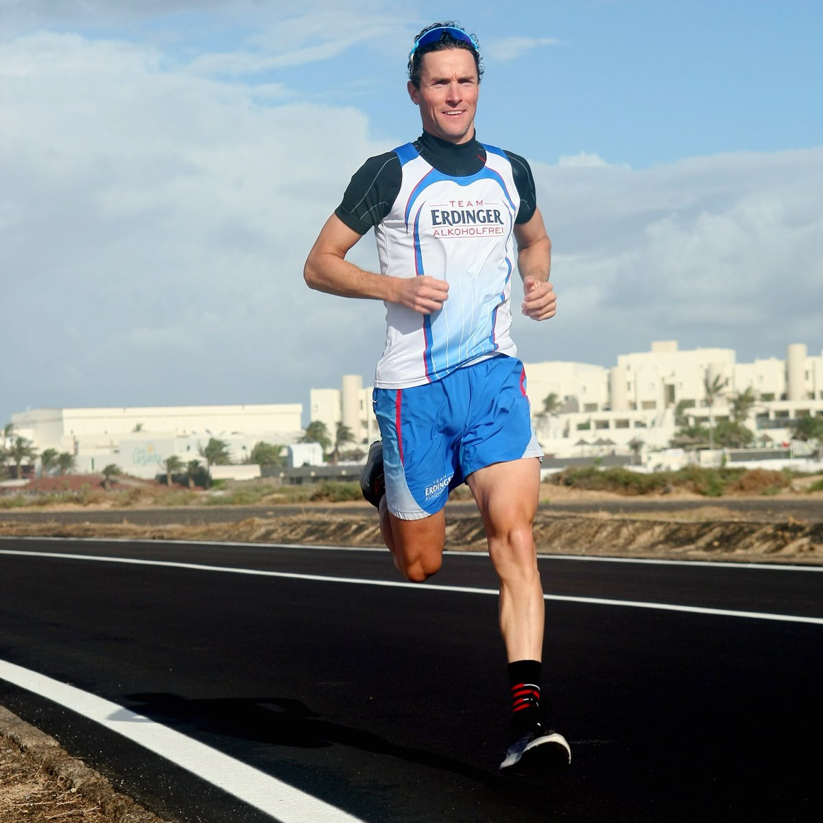 CannesTriathlon's tweet photo. Lors de la dernière édition, il nous a tous charmés avec sa sympathie. En 2017 Andreas Raelert reviendra! Nous t’attendons les bras ouverts! https://t.co/VRizsgCSJK