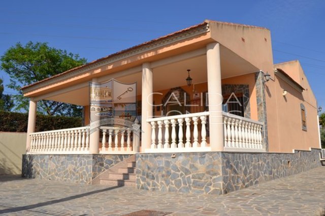 CalidaHomes's tweet image. 3 BED  VILLA  WITH OPTION FOR 4TH bedroom ON LARGE PRIVATE CORNER PLOT WITHIN WALKING DISTANCE OF MOLINA DE SEGURA -calidahomespropconsult.com/view-property/…