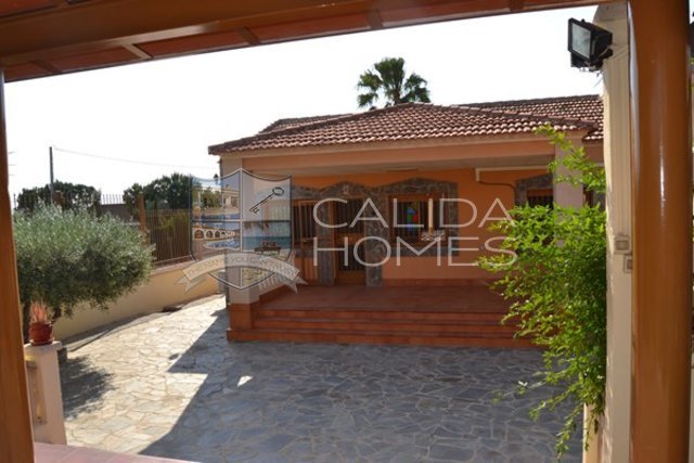 CalidaHomes's tweet image. 3 BED  VILLA  WITH OPTION FOR 4TH bedroom ON LARGE PRIVATE CORNER PLOT WITHIN WALKING DISTANCE OF MOLINA DE SEGURA -calidahomespropconsult.com/view-property/…