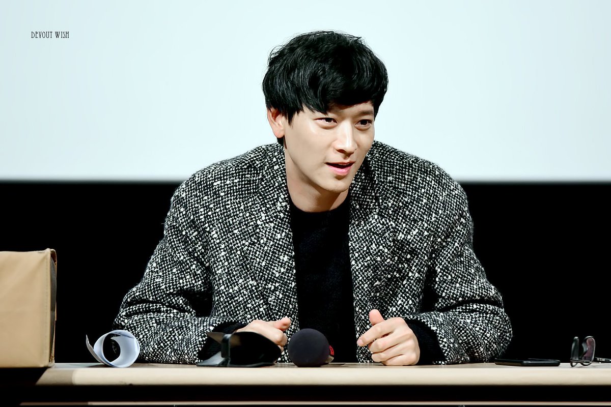 잘생긴 사람 들여다 보고 있으면 기분이 을매나 좋게요?