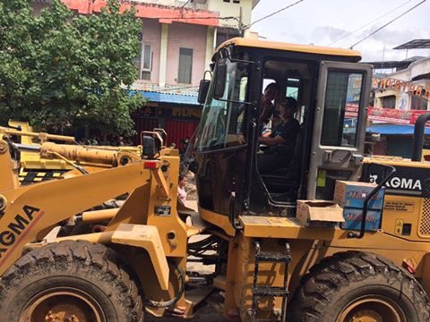 JCI_Bima's tweet photo. Beberapa titik jalan utama di kota bima mulai di bersihkan #Prayforbima #BimaaBerbenah https://t.co/W2PA4PHTsU