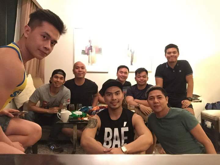 iam_kenito's tweet image. YearEnd Party with the RR Crew #RabbitHoleSaturdays #Repath @ArugaByRockwell 🐰🐇💓