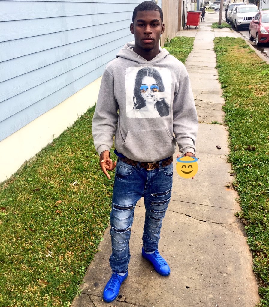 yungtravis6's tweet photo. She say she love me whatever that is?!! 💯😈 #restyog6 😇 https://t.co/YabomupG1e