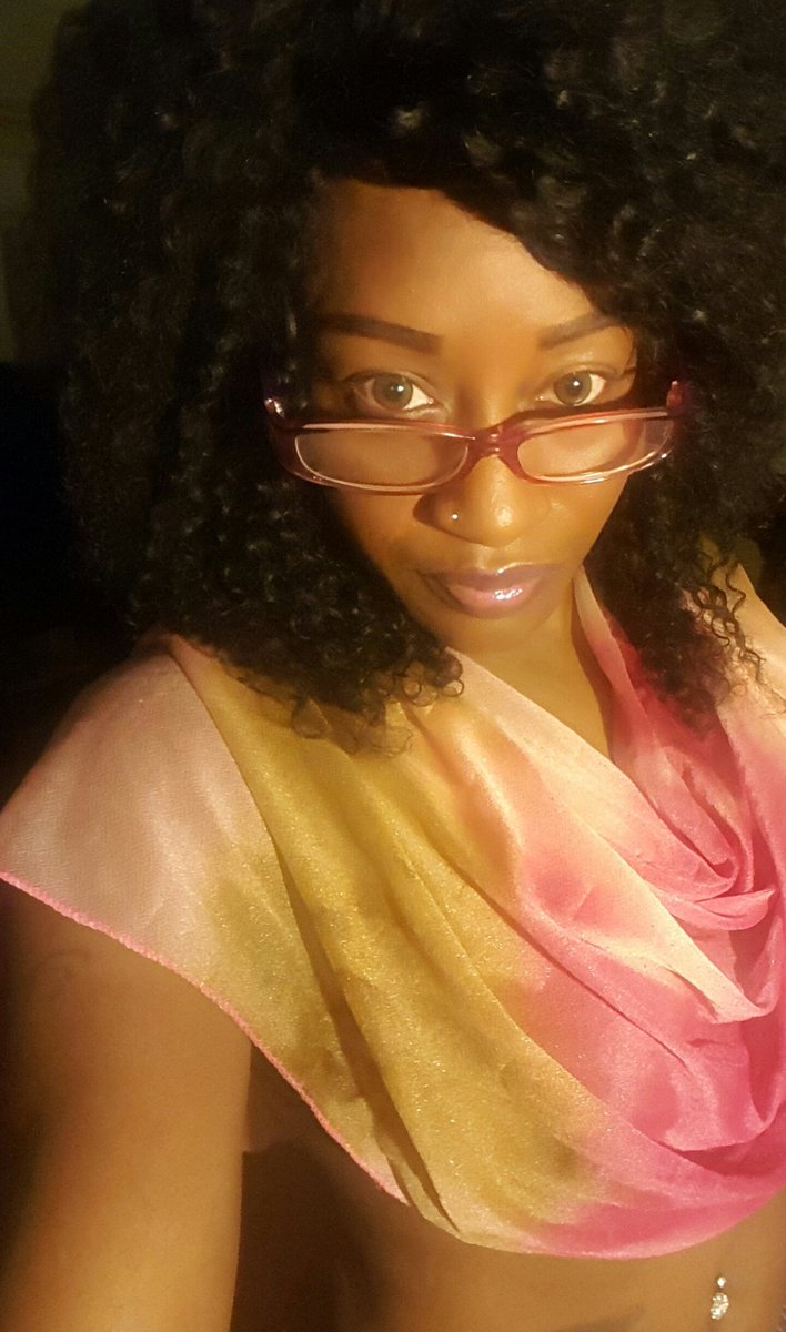 venicea40's tweet photo. #Hereigoagainlol Smooches 💋💋💋Up Making Wigs, #Multipletalent #casualscarf #glasses #imblessed #imarare #immyownlane ##bedifferent https://t.co/UYMFesBZU4