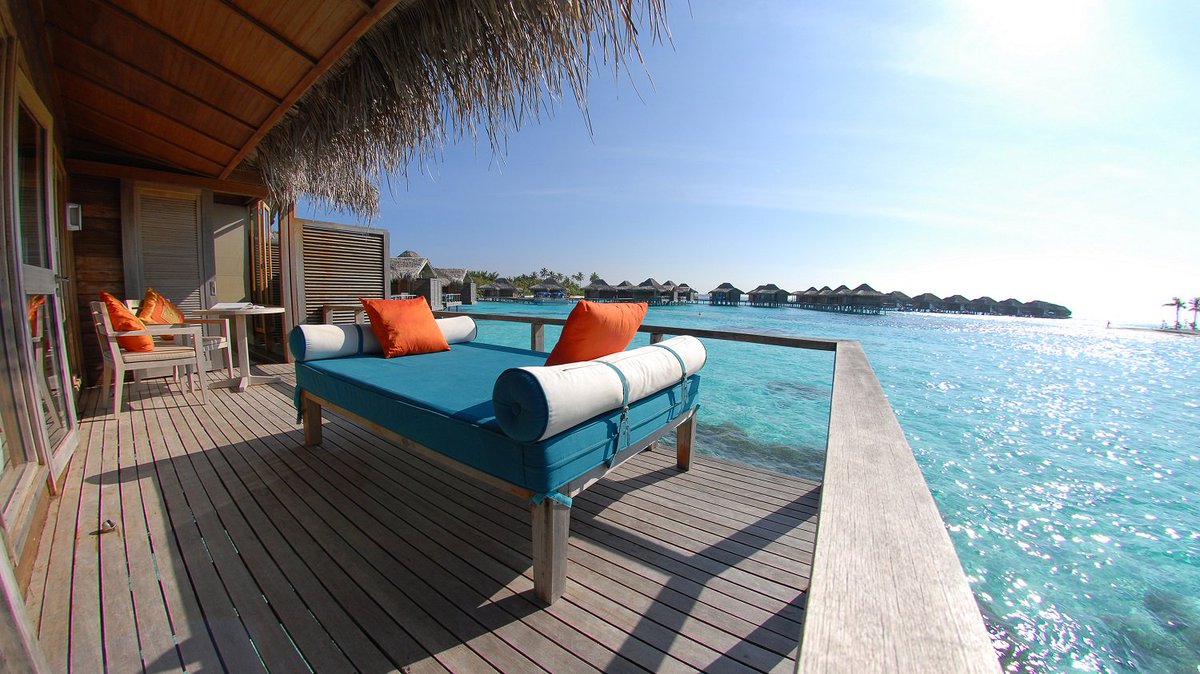 Take a look at the mesmerizing view of crystal clear waters! 
<a href="/Anantara_Hotels/">Anantara Hotels</a> #travmv #Anantaraveli #Maldives #luxurytravel