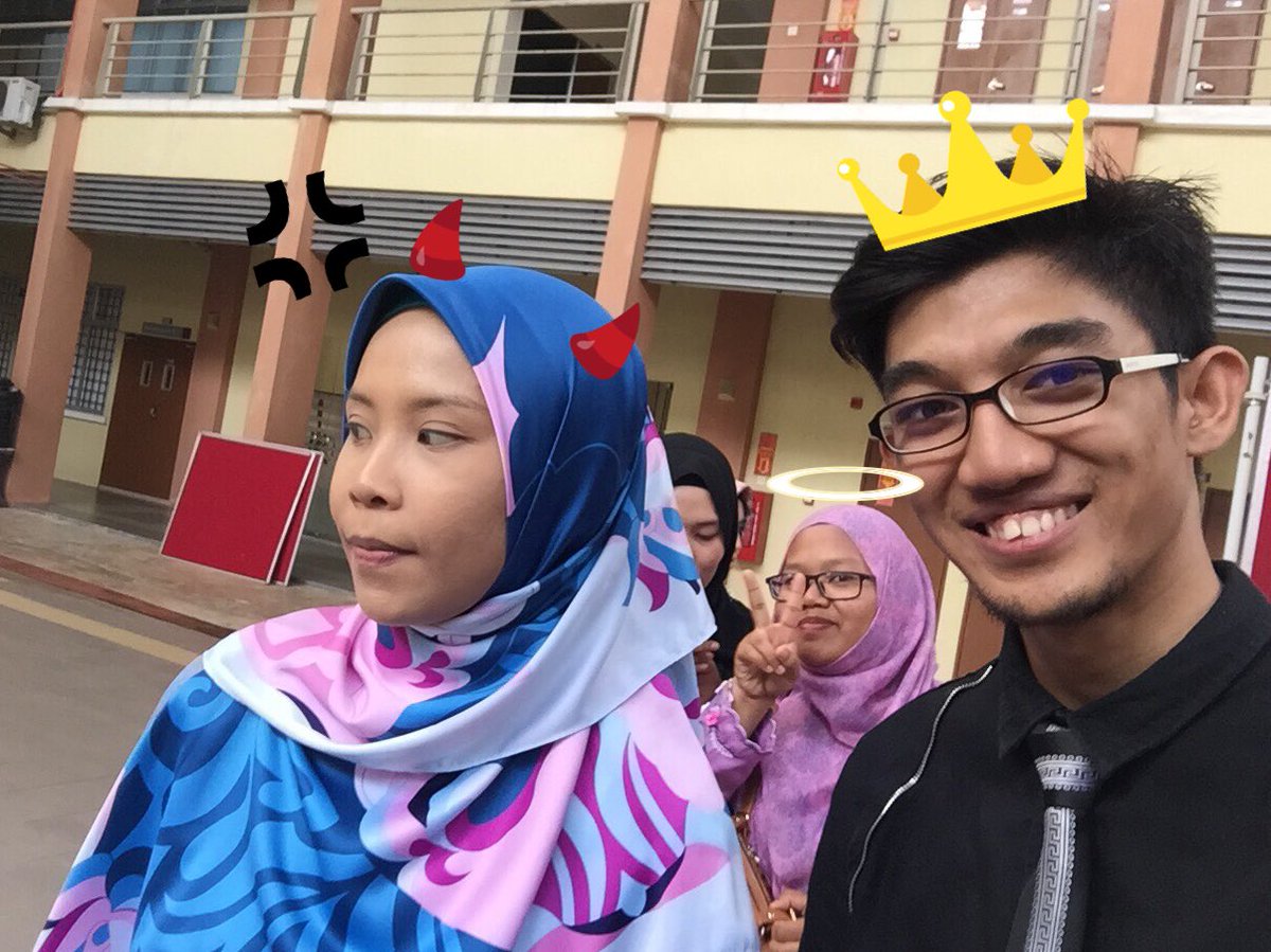DibaAbdullah's tweet photo. Bila mata curi-curi tengok markah yang panel bagi, and ade org snap gambar tanpa sedar π
π¬ *keluar tanduk* πππππ #fypProposal https://t.co/2ofQng4brs