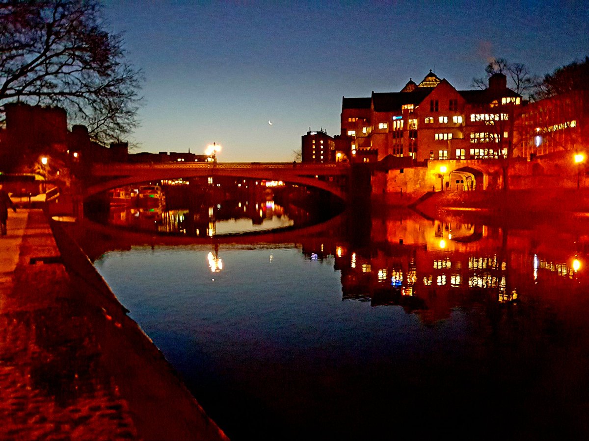 No21York's tweet photo. Beautiful crisp, clear winter's morning. Good morning York.
#DayBreak #Sunrise #LendleBridge #RiverOuse #AmazingYork #VisitYork 
#York https://t.co/kvxzsrfNbB