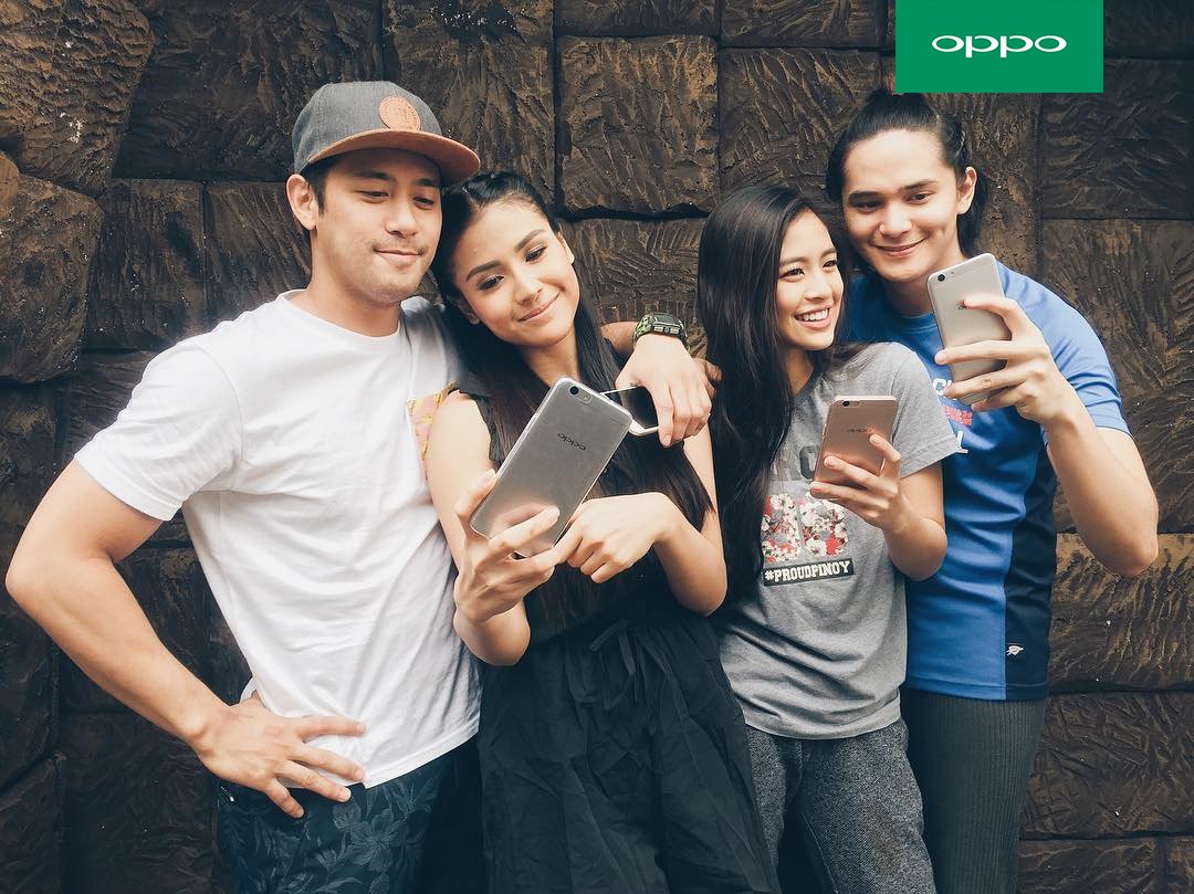 OPPOPhilippines's tweet photo. Time for some year-end get-together with friends. Don't forget to take a groufie, #SelfieExperts! ;) https://t.co/261IHnrT1c