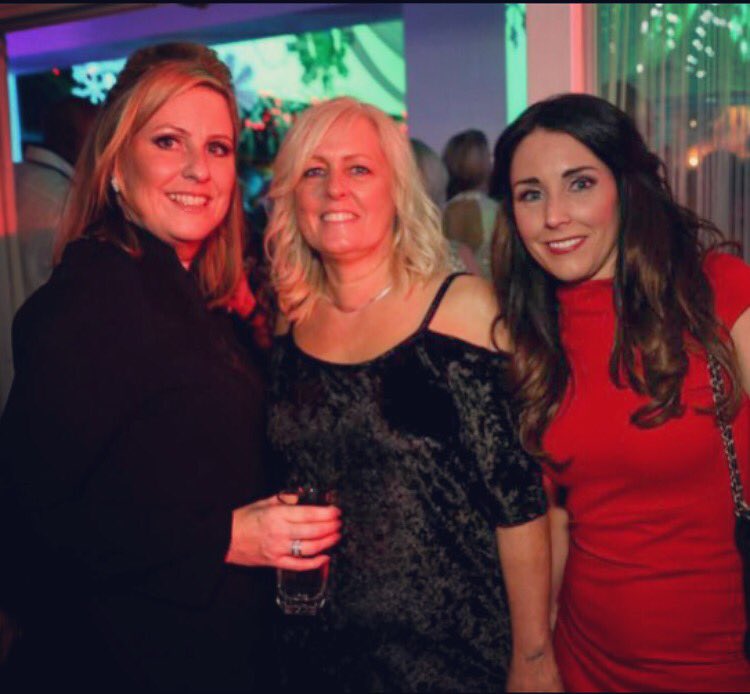 Great night <a href="/Glamour30s/">OVER 30'S GLAMOUR</a> looking forward to the next one in January <a href="/VicsYoung/">Victoria Peters</a> 🍸🍾