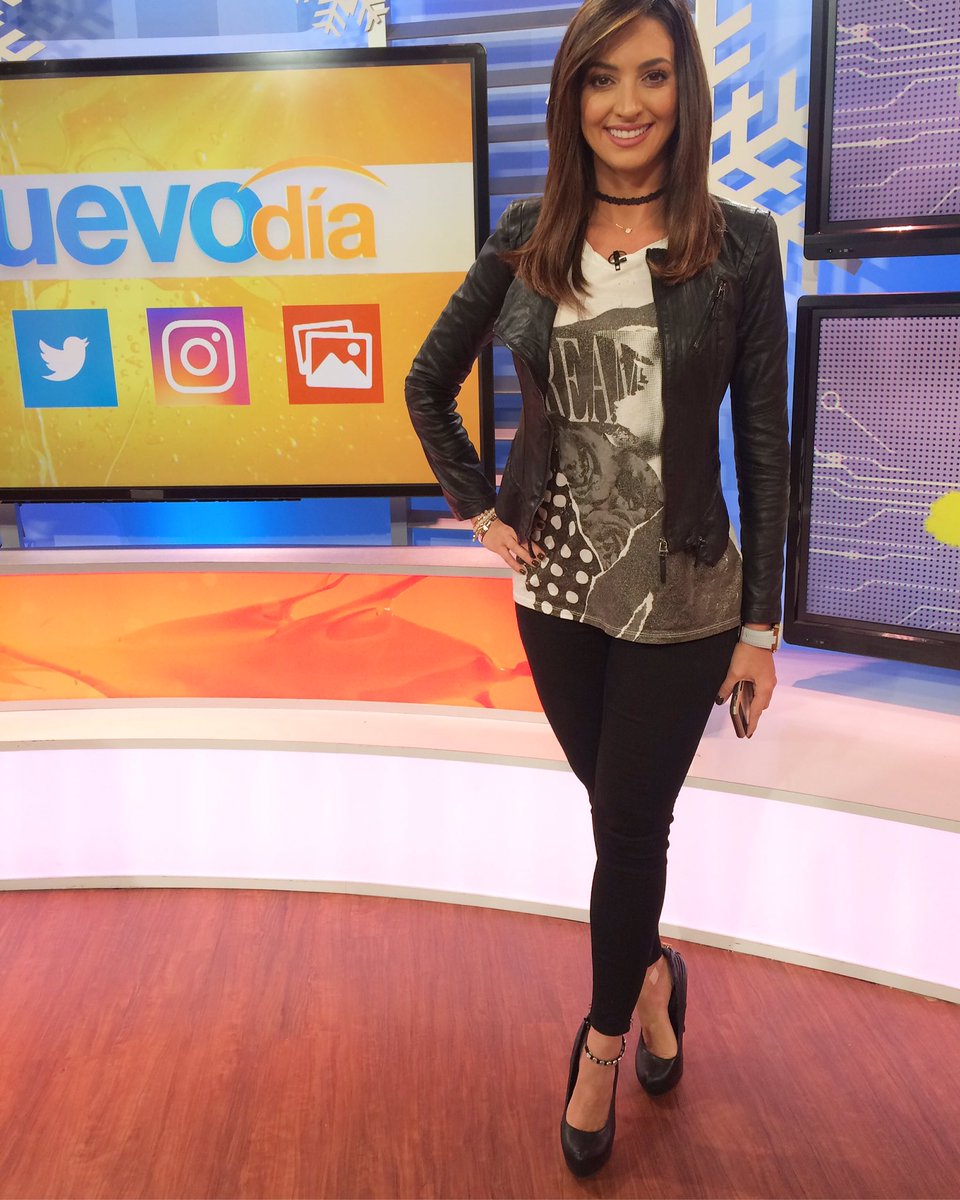 hoydia's tweet photo. ¿Qué te parece el look de nuestra @CsiErika ? 😍 #Bella https://t.co/haISmBRKVv