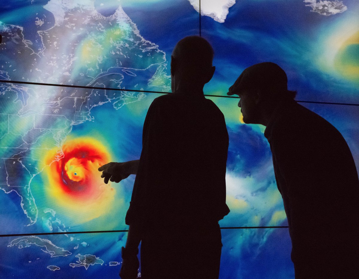 NASAGoddard's tweet image. Goddard is searching for a social media specialist, earth science video #fellow &amp;amp; journalism/multimedia intern: bit.ly/2hJYTlK #job