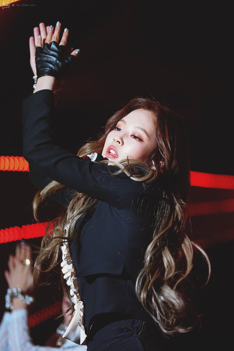 960116_dot's tweet photo. 161226 가요대전

#BLACKPINK #블랙핑크 #JENNIE #제니 https://t.co/uNiA70o6rX