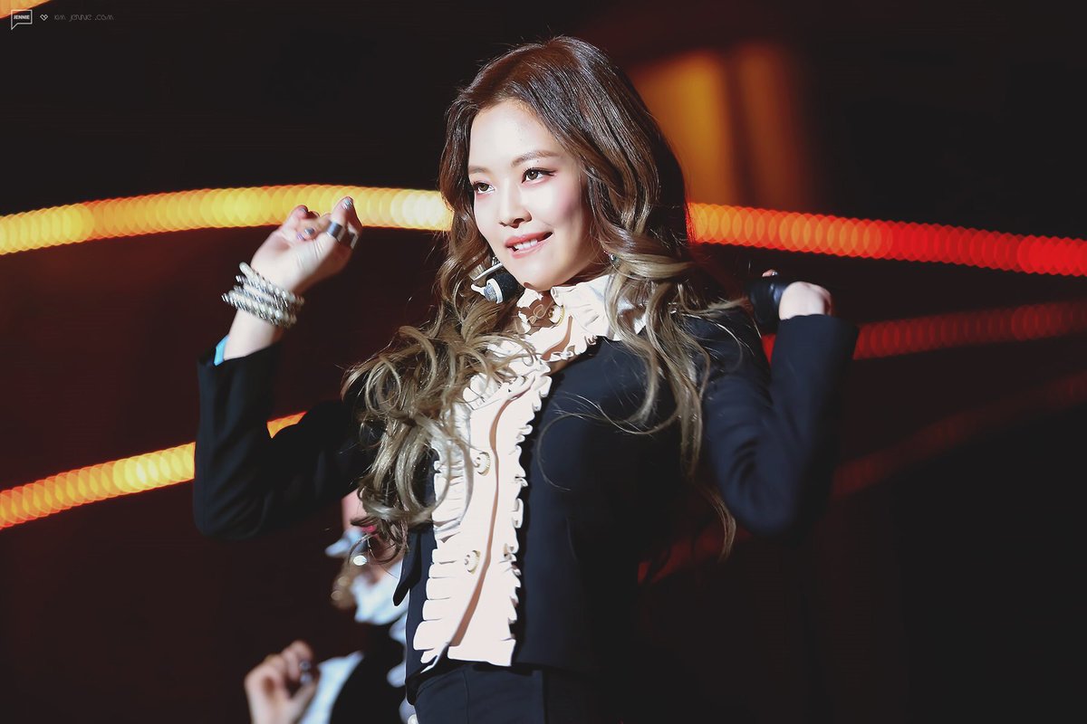 960116_dot's tweet photo. 161226 가요대전

#BLACKPINK #블랙핑크 #JENNIE #제니 https://t.co/uNiA70o6rX