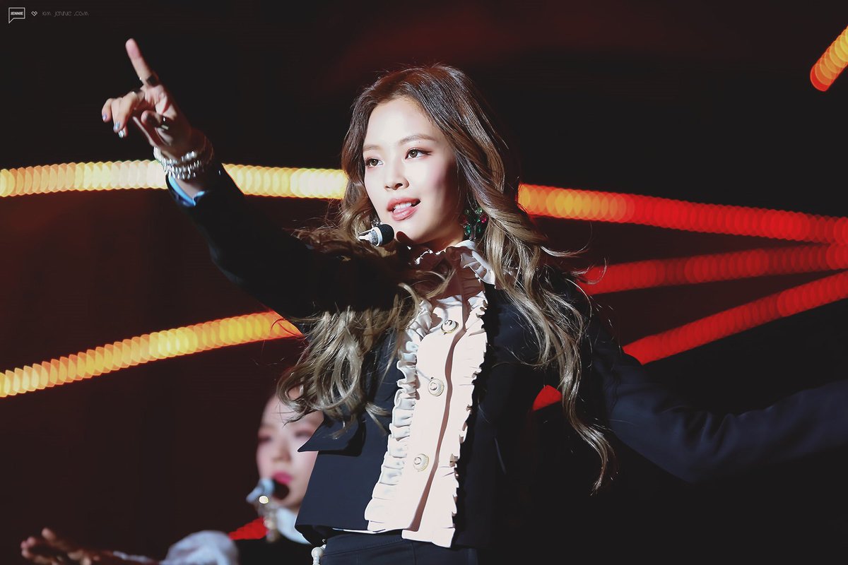 960116_dot's tweet photo. 161226 가요대전

#BLACKPINK #블랙핑크 #JENNIE #제니 https://t.co/uNiA70o6rX