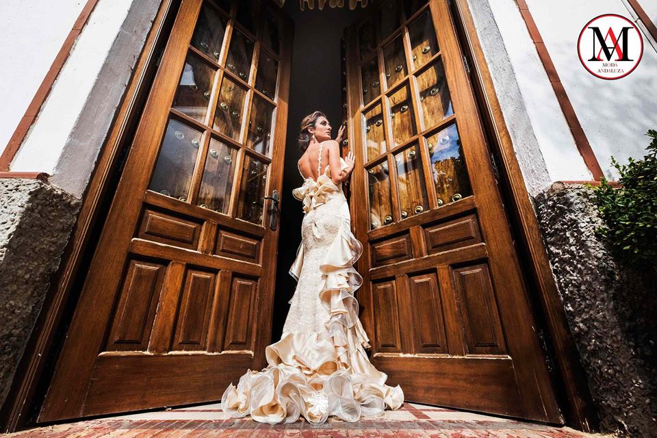 Moda_Andaluza's tweet photo. Diseño de #modanupcial de #AngelaCampos #fotoografía de #FranciscoGuerrero #ImagoCenter #modaandaluza #wedding https://t.co/Rygnk3UCGI https://t.co/roGuLF3jHL