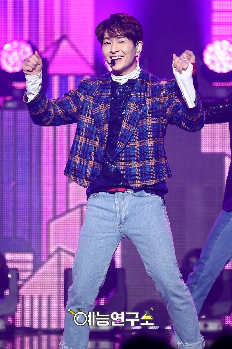 JHJH_Lena's tweet photo. 쇼! 음악중심 현장포토 #온유 ②

https://t.co/ym6tuOEMkv
https://t.co/IUhZPa91ik
https://t.co/fjzqG2tmcd
https://t.co/N2F0Hh7E4y https://t.co/76ZrK9A673