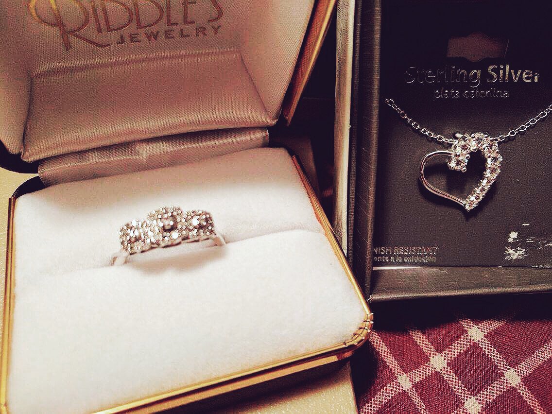 Smull40's tweet photo. I love you for all that you are, all that you have been, and all you have yet to be. 😍💍💋#promisedbyZachRedwing #futureRedwing #Xmas2016 https://t.co/6Wor1lPTrX