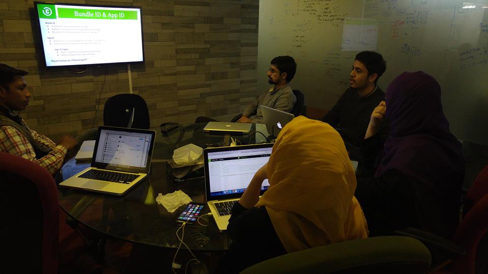 mobileconfiz's tweet image. Junaid Ahmed explaining certificates and provisioning profiles in iOS community meeting @junaidAQs
#confiz #iOS #iOSCommunity