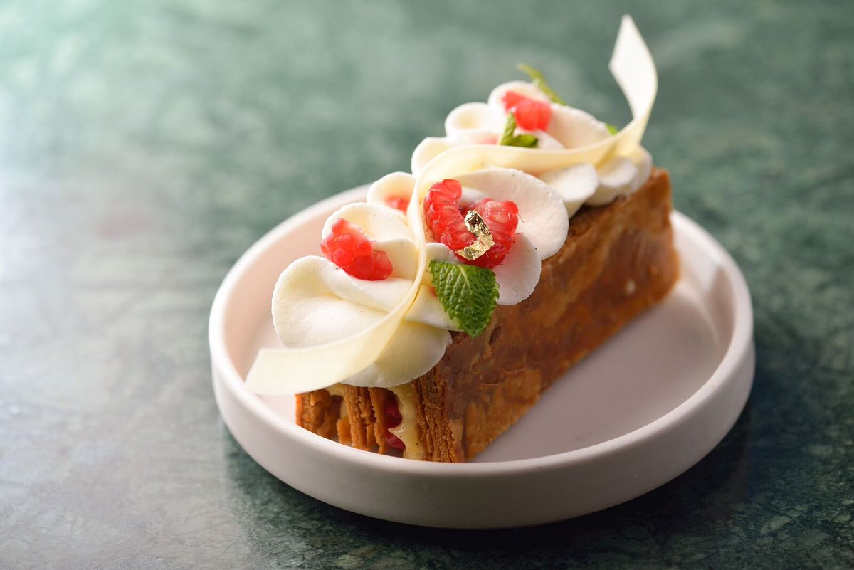 fatpighk's tweet photo. Raspberry mille feuille - the perfect light dessert this holiday season!
紅莓法式千層酥絕對係今個假期最啱口味又唔怕滯嘅甜品！ https://t.co/4DgwEh71mk