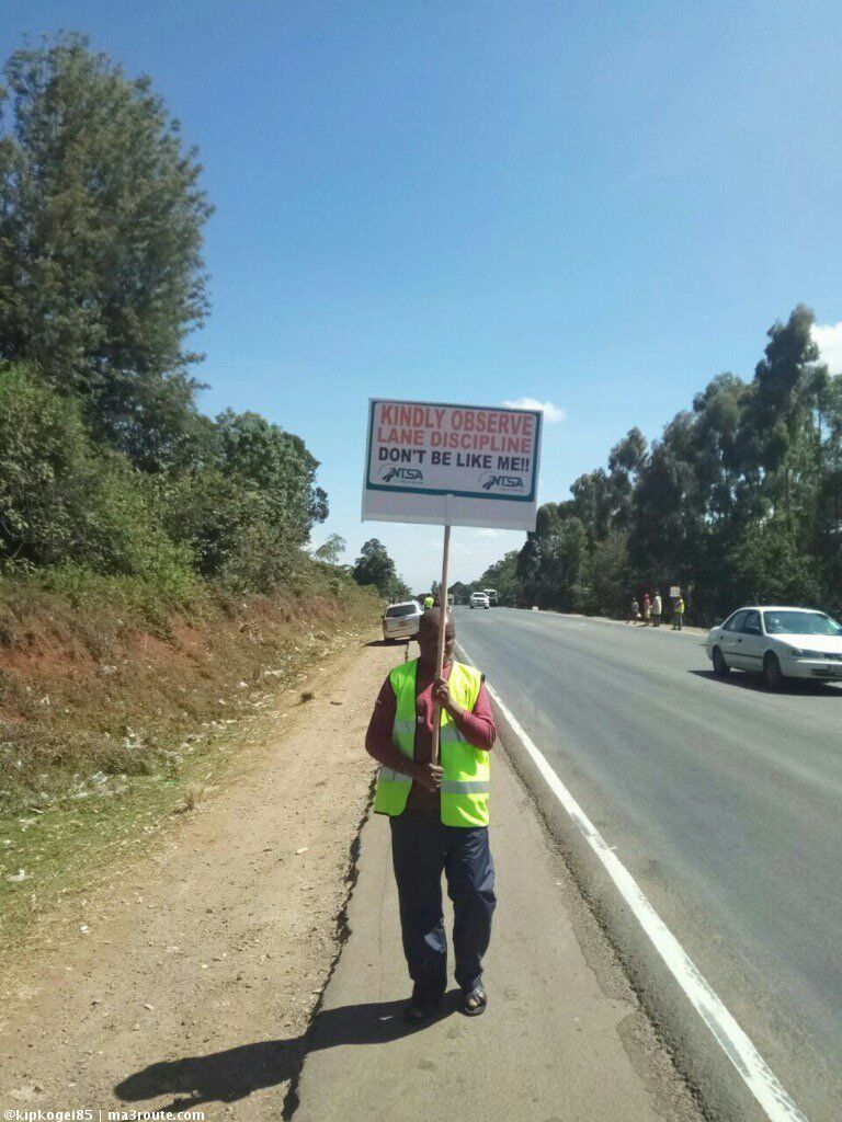 MisterAlbie's tweet photo. NTSA at sachangwan are punishing drivers who don't observe lane &amp; speed discipline by making them hold a sign until they arrest another one. https://t.co/TmTxMEWIbm
