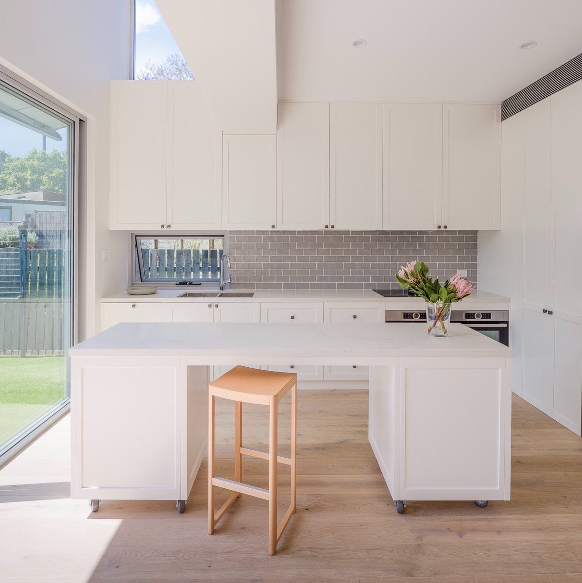 CCInsitu's tweet photo. SELERI bar stool, designed by Mentsen for Zilio A&amp;C, features in the Petersham House, designed by Leenders Cottier Architects. https://t.co/08XprdgDXQ
